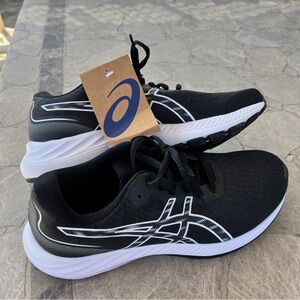 NWT NEVER WORN Gel Excite ASICS Women’s Black Running Shoes